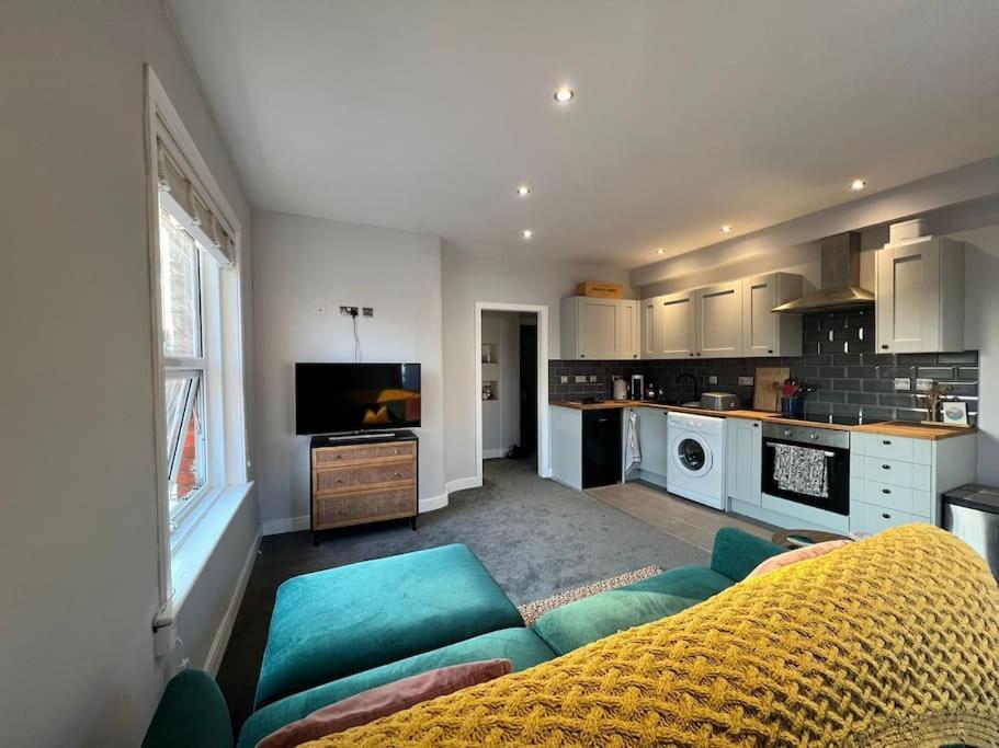 Bright, First Floor, One Bedroom Flat In Wimborne Wimborne Minster Exteriér fotografie