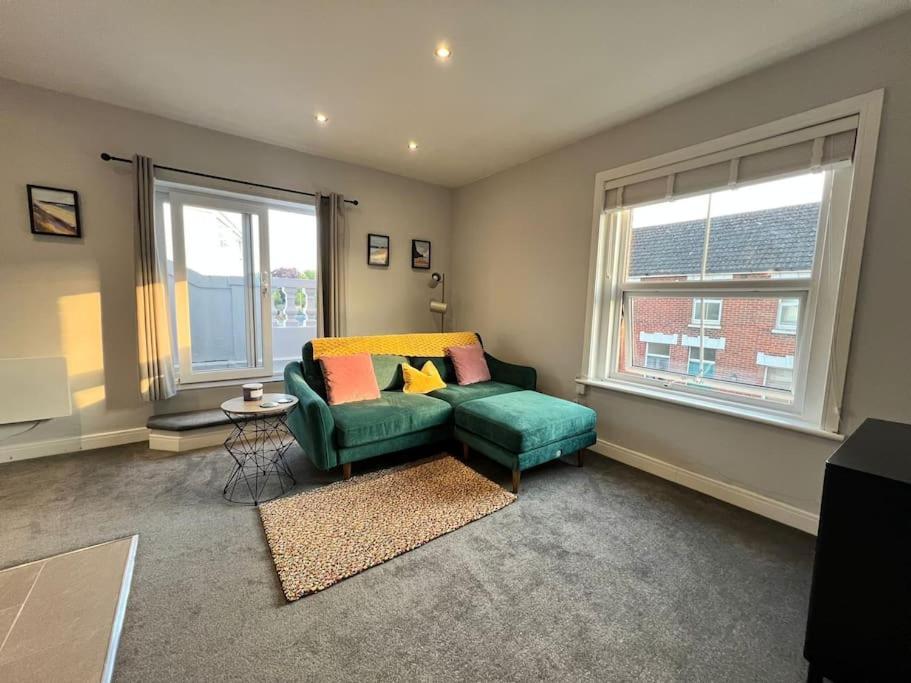 Bright, First Floor, One Bedroom Flat In Wimborne Wimborne Minster Exteriér fotografie