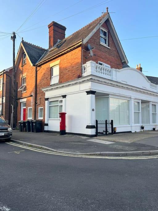 Bright, First Floor, One Bedroom Flat In Wimborne Wimborne Minster Exteriér fotografie